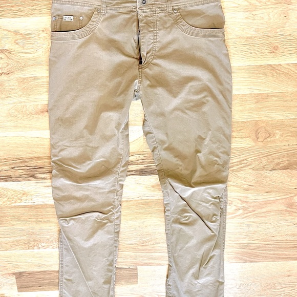 Gently used mens Kuhl Revolvr Rogue pant color:”fossil” - Picture 4 of 6